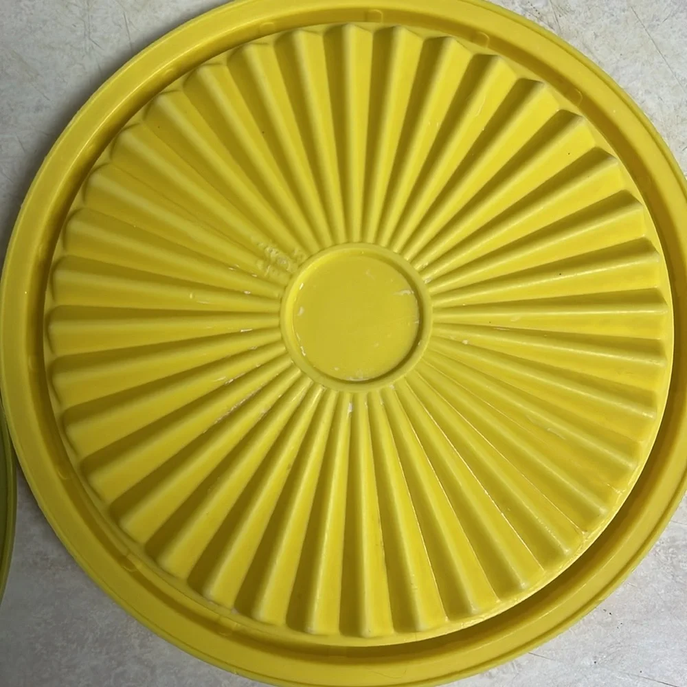 Tupperware Servalier Set of Three Round One Cup Plastic Containers with Lids